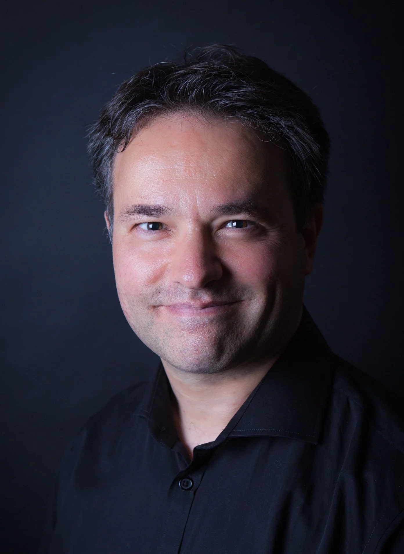 Matthew Watts conductor of the London Classical Choir