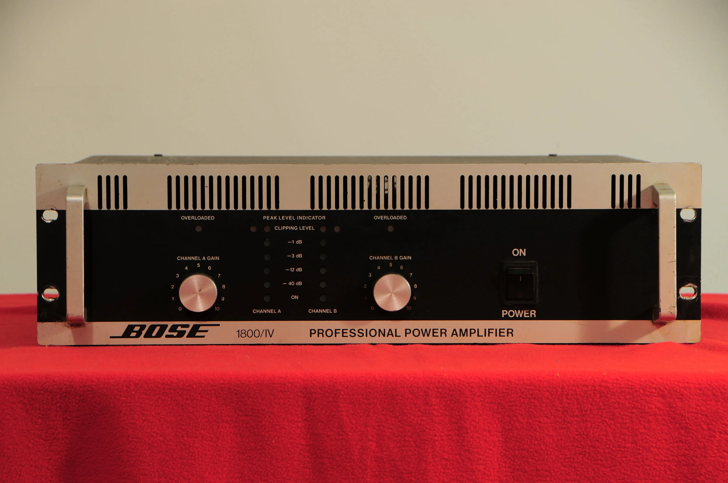 Bose+1800%3AIV+front.JPG