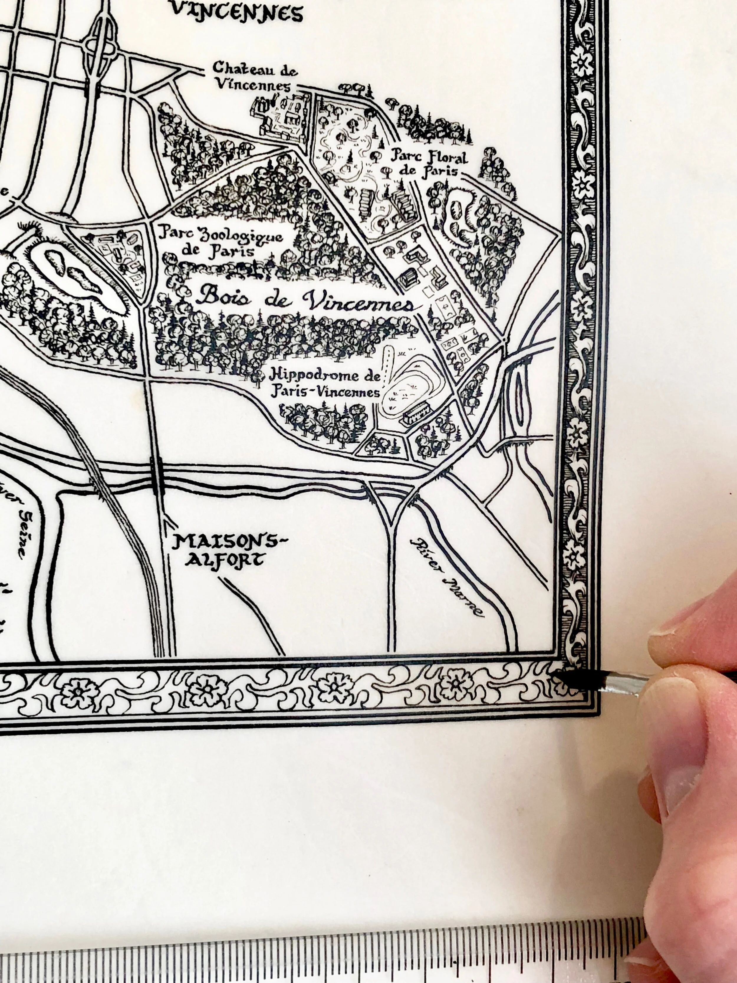 Drawing the border on the Paris Map