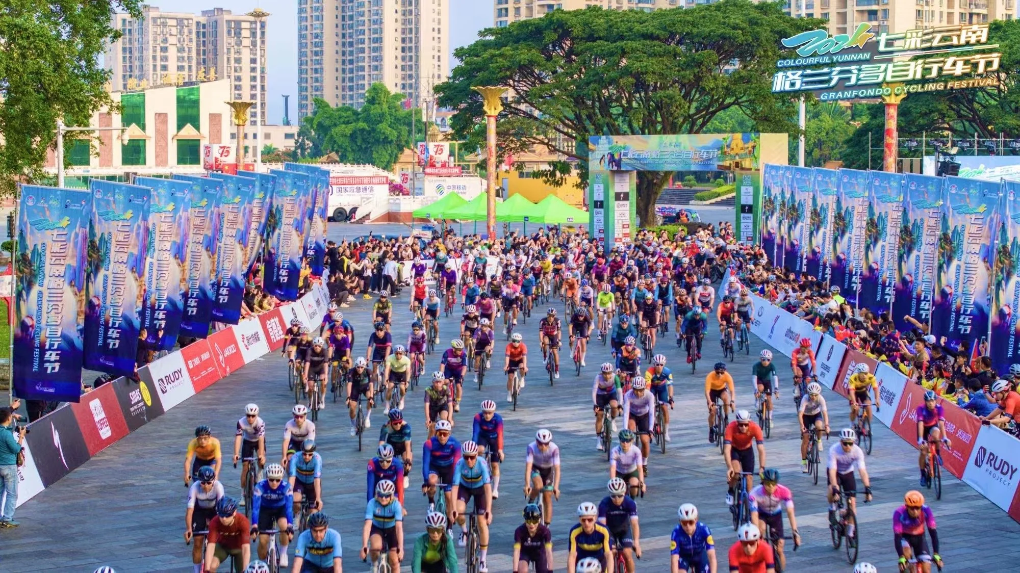 Mangshi: Chen Hao and Li Si set the tone in sunny first stage