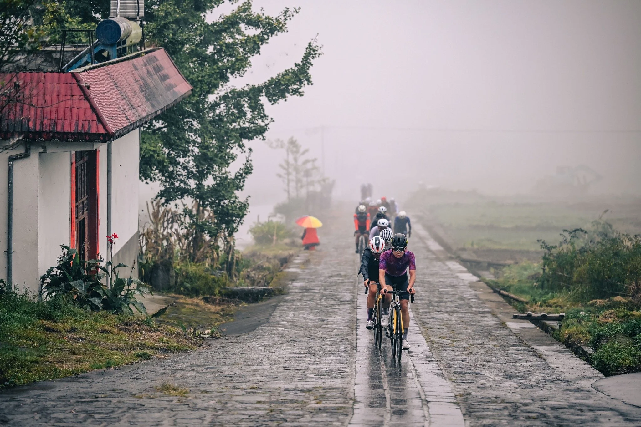 Tengchong: heavy rain cuts race short: Chen Hao and Li Si win on Dong Shan