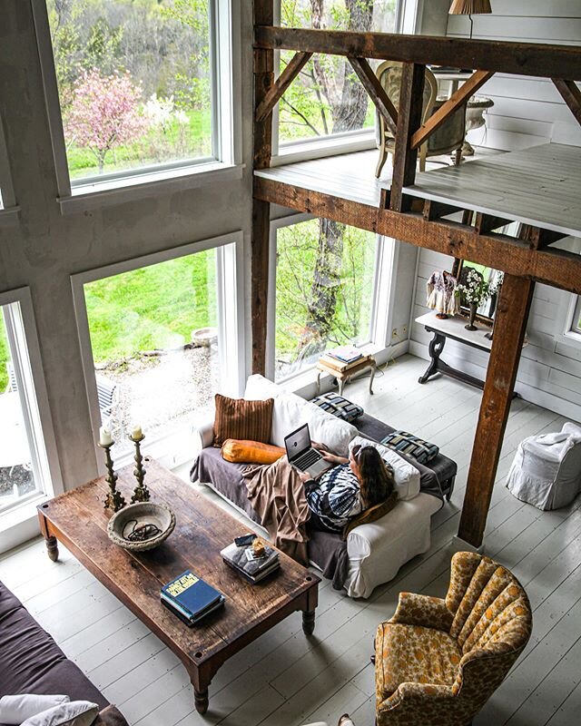 Another week of WFH, but imagine it was from here?!? 🙌🏽
Me: immediately goes online and starts looking for chic barns to convert into dream spaces ☀️☀️☀️ .
.
.
#travelbeyondsize #thegermantownbarn #germantown #convertedbarn #quarantinedtravellife #