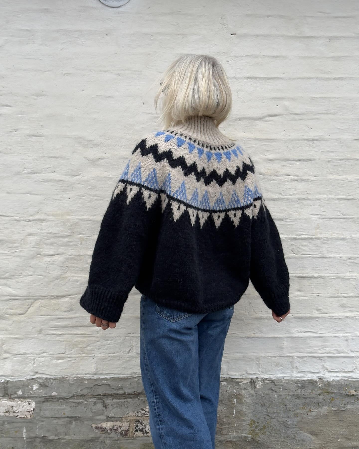 My Super Selene Sweater by @anneventzel. 
Made by @evakristinapersson.

#ppco #skeppsbron10 # #knit #knitting #b&oslash;rstedalpakka #sunday #superselenesweater #anneventzel