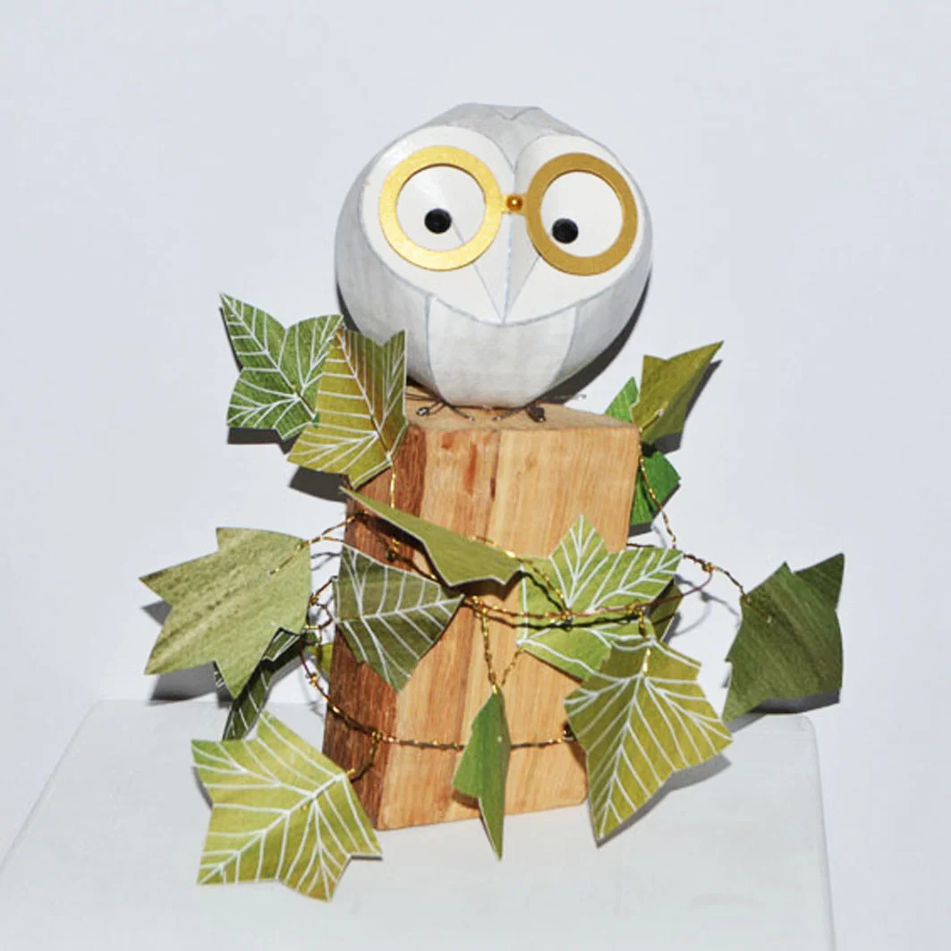 bespectacled virgil on an ivy plinth 2.jpg