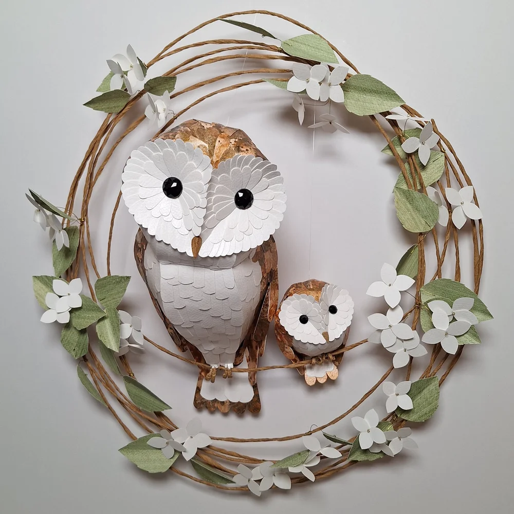【廃盤品】 Birds Barn owl 親 A barn owl family paper sculpture, depicting a mamma and baby on a