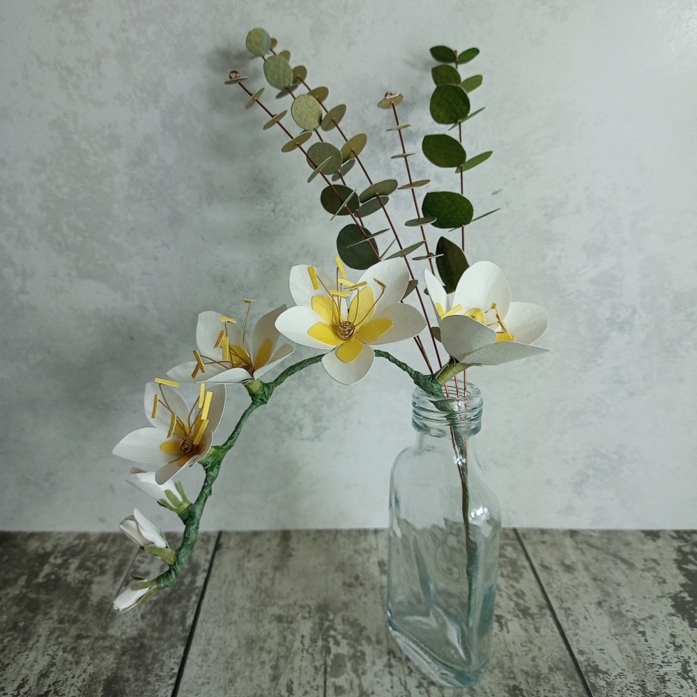 white freesia.jpg
