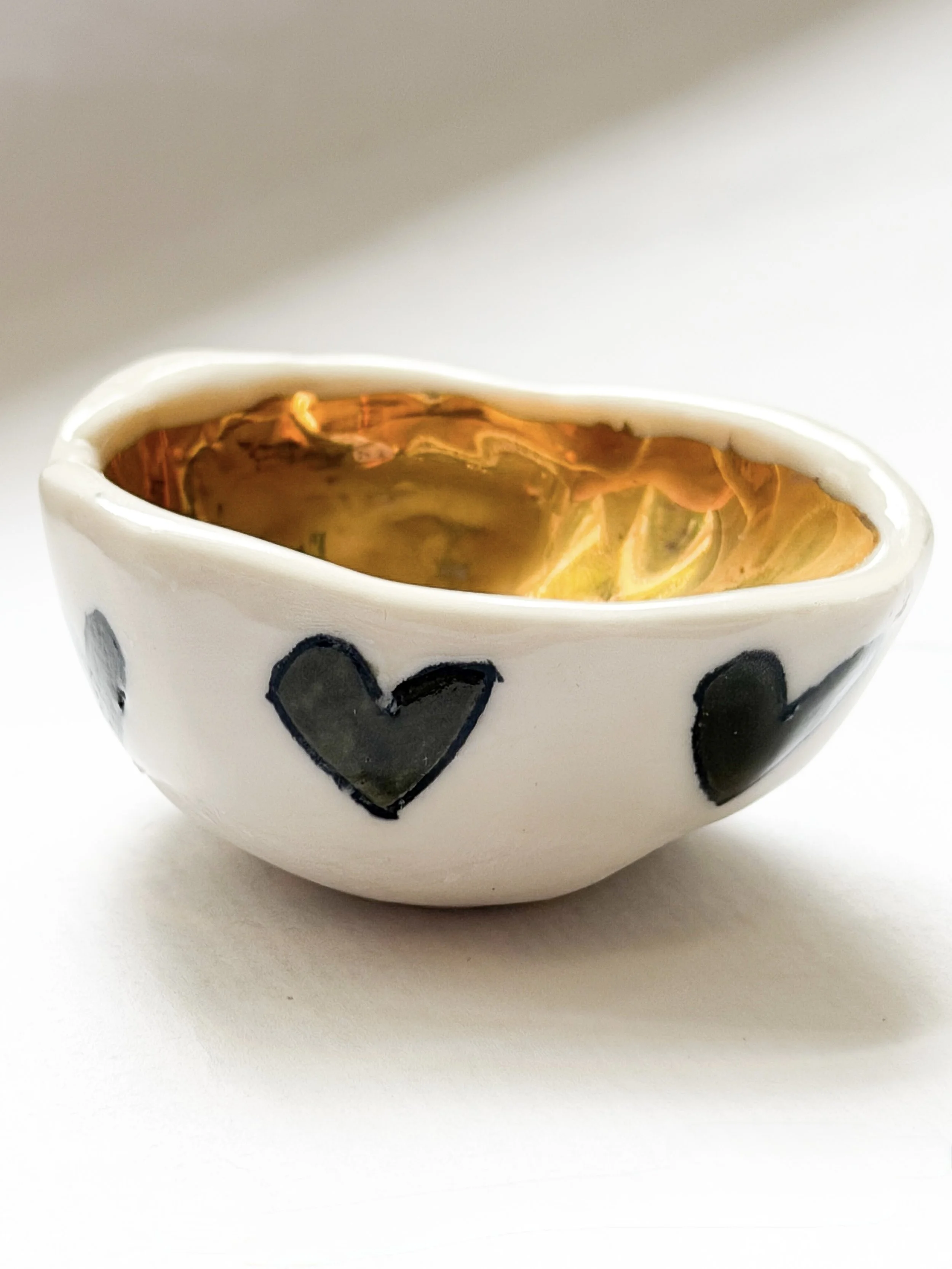 Still Life racing green pinch pot.jpg