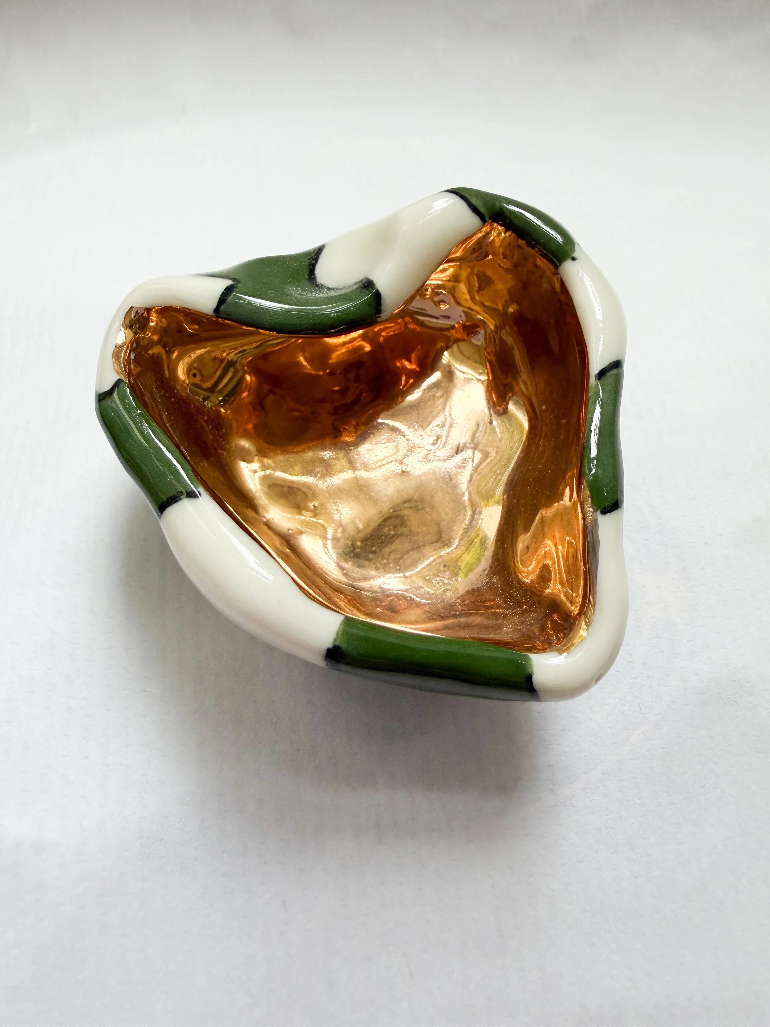 Ariel green zigzag pot.JPG