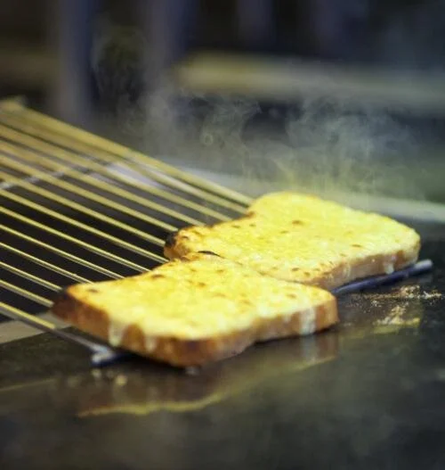 SUSSEX CHARMER CHEESE ON TOAST READY MEAL (2 Slices) — Bookham Harrison