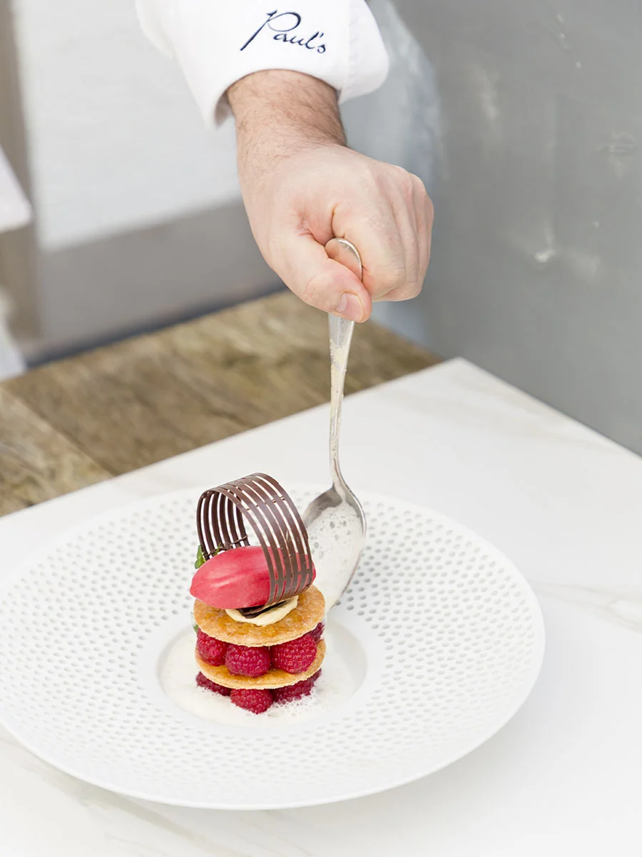 dessert-mille-feuille-himbeere-bernd-schuetzelhofer-kochbuch.jpg