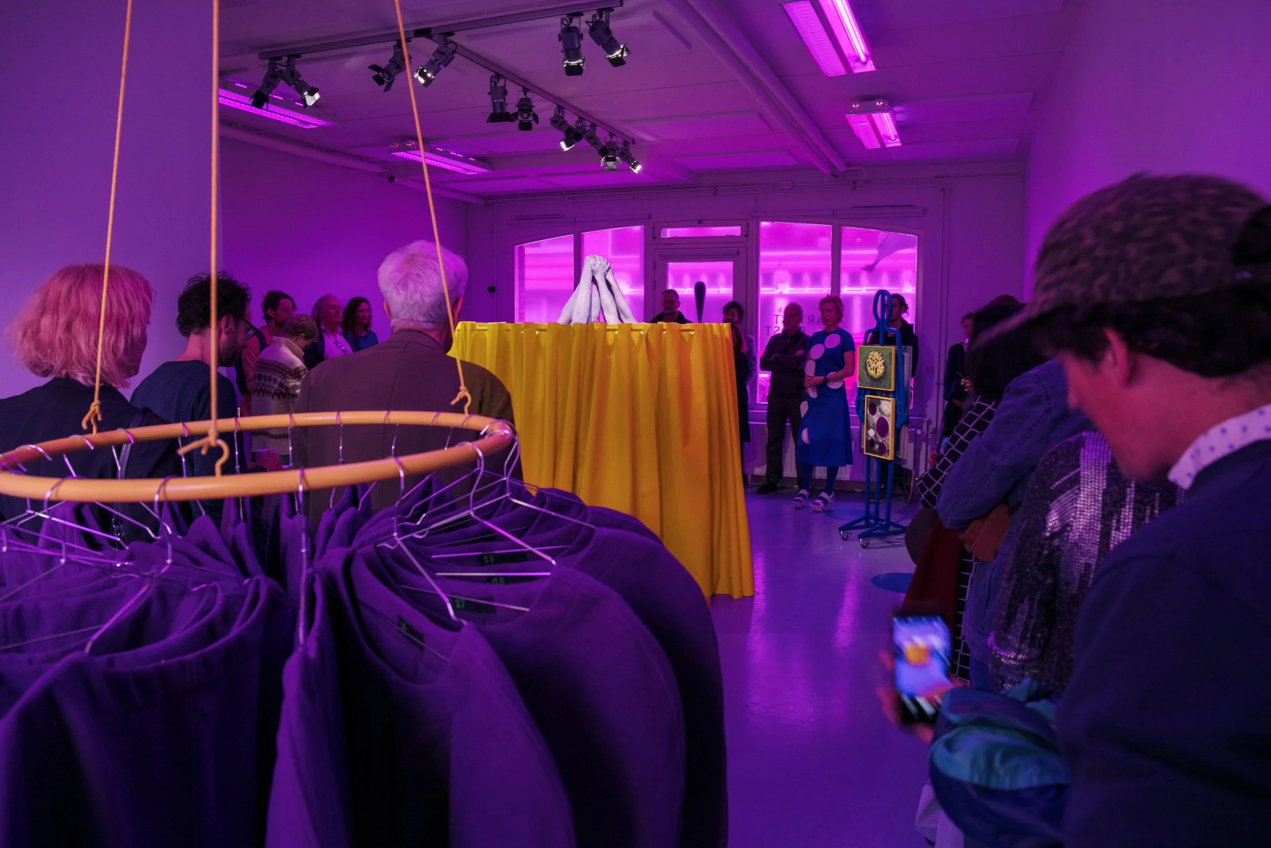 Cindy Moorman, the Object, Dapiran Art Project Space_performance 04-min.jpg