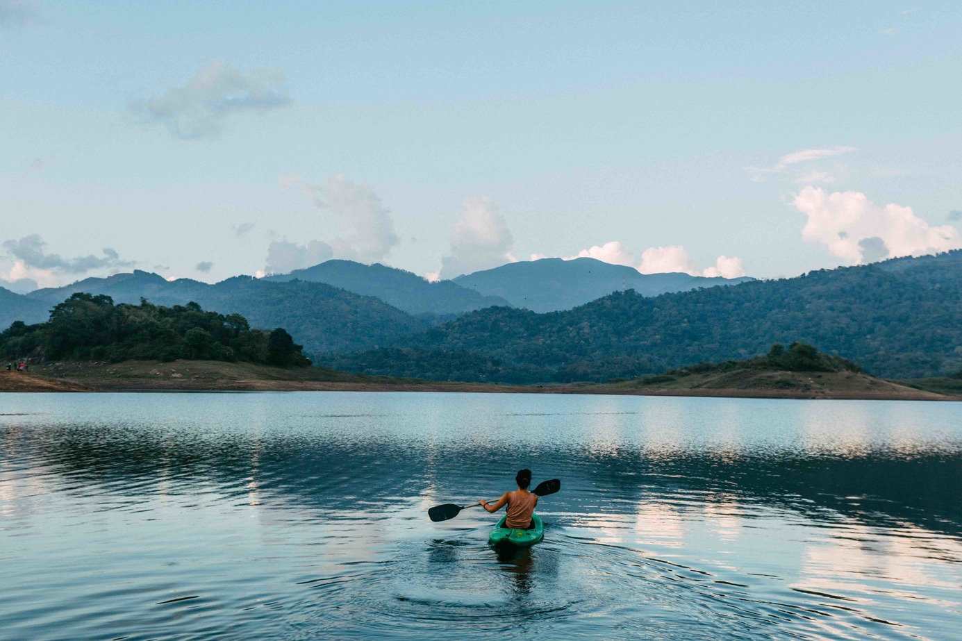 YOGA-RETREAT-VENUE-SRI-LANKA-EXPERIENCE-RETREATS-Lake kayaking.jpg