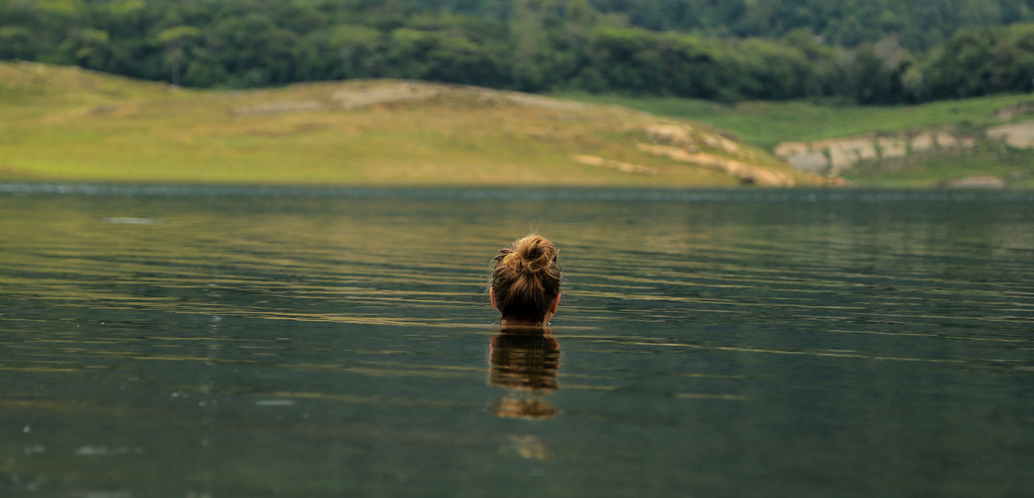 YOGA-RETREAT-VENUE-SRI-LANKA-EXPERIENCE-RETREATS-dip-victoria-lake.jpg