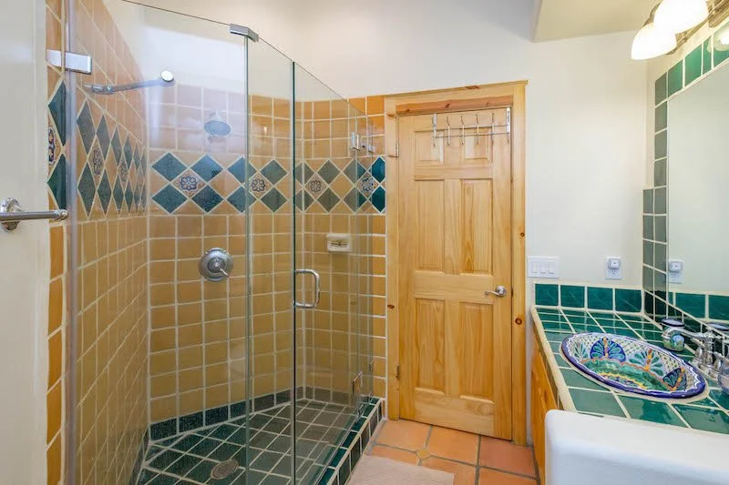 15. California-retreat-center-joshua-tree-GuestBath.jpg