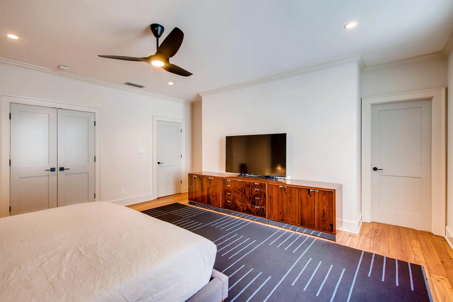 MASTER BEDROOM LOOKING TOWARDS BATHROOM