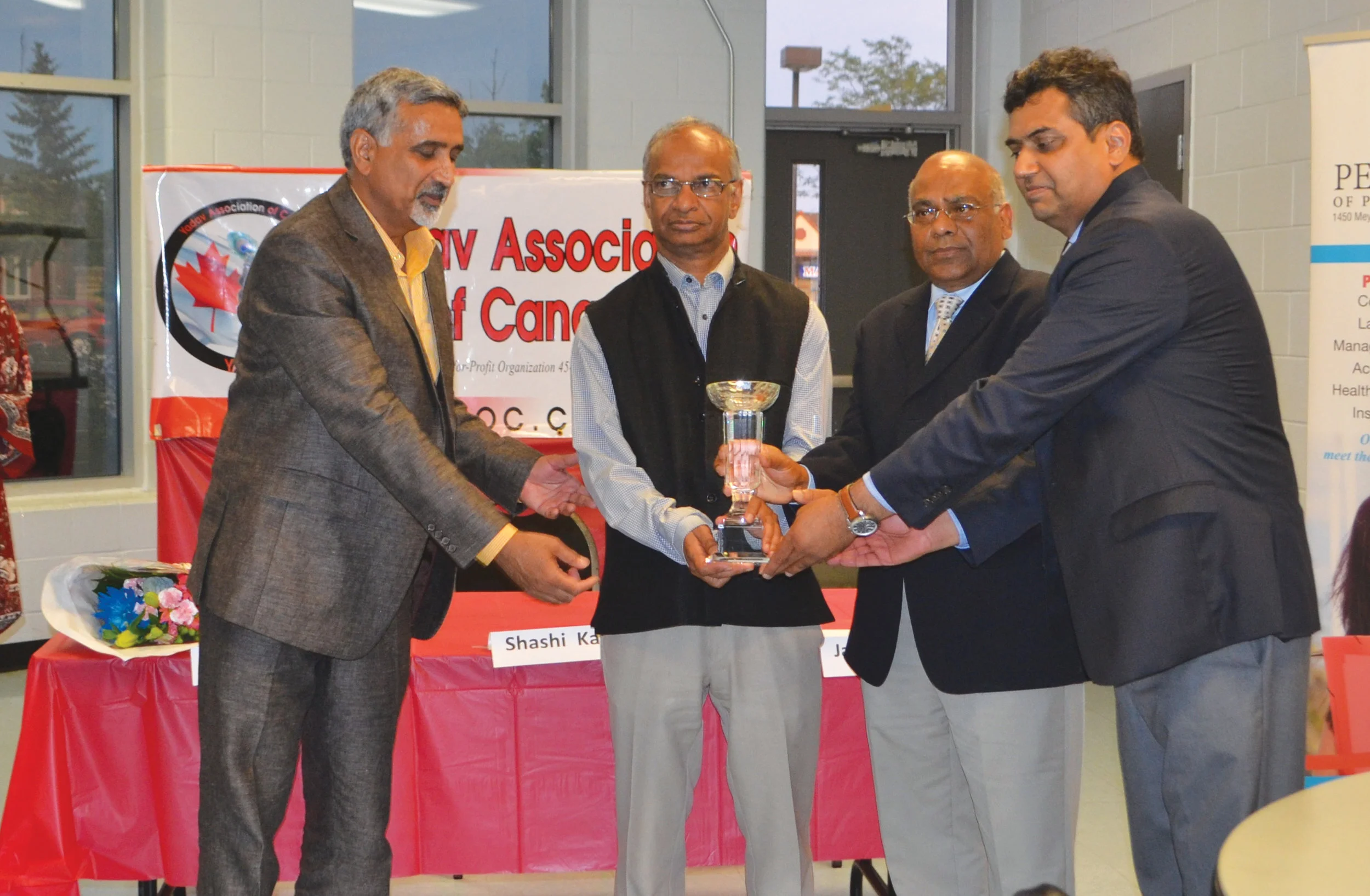 DATELINE+DESI+Yadav+Association+felicitates+Professor+Shashi+KantAug2018.jpg.jpg
