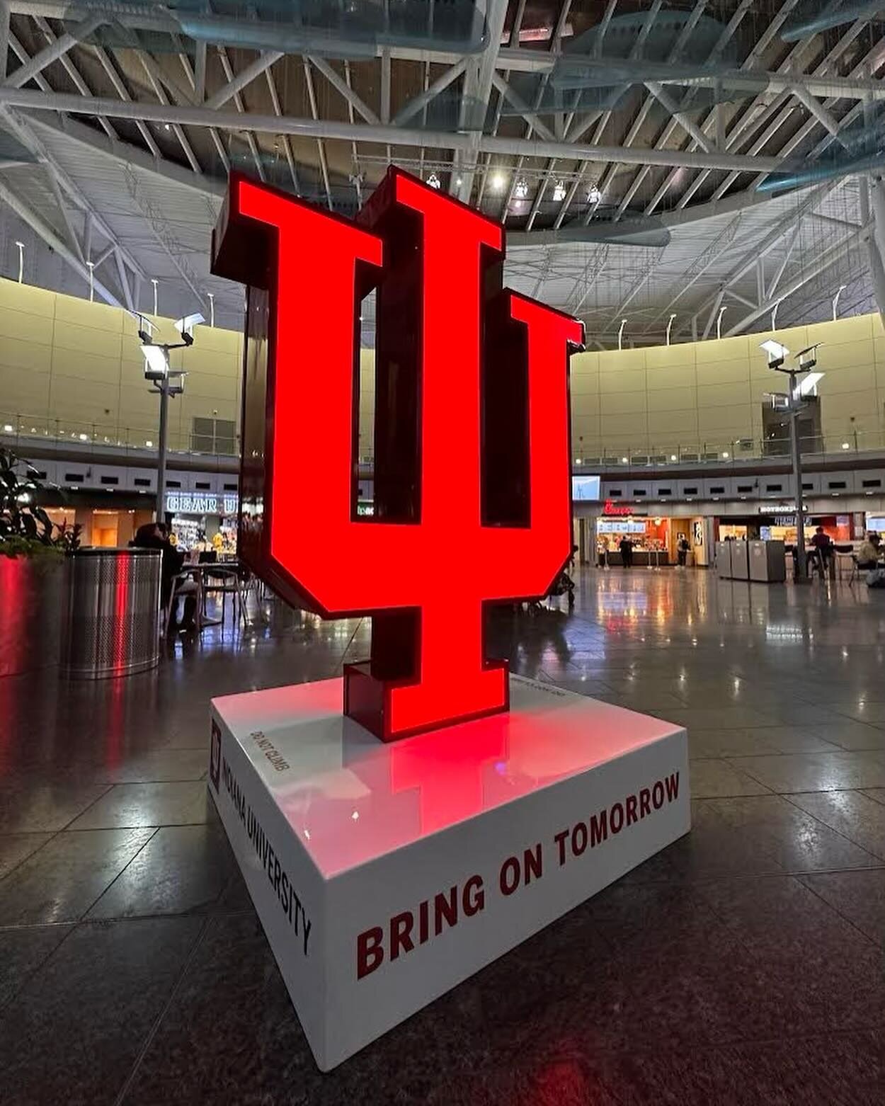 @expoartsllc knocked out a sweet sign for Indiana University. You can check it out at the @indairport&hellip; might be hard to miss!