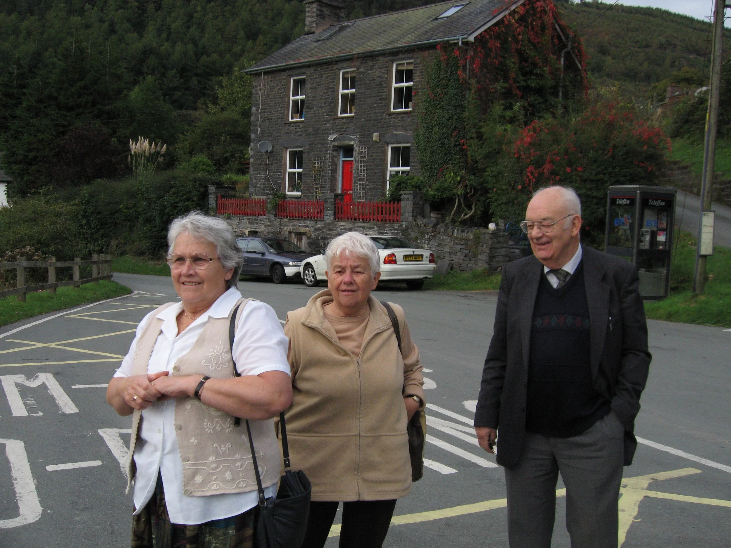 Mum and Dad bring Auntie Mair to visit 002.jpg