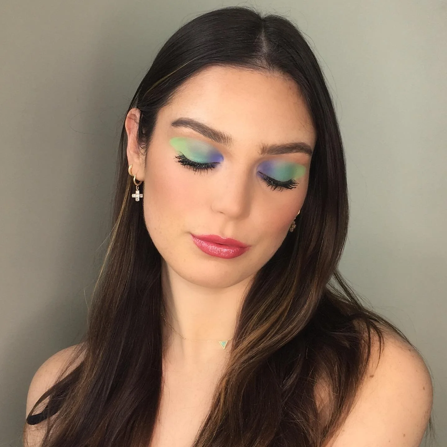 Get this ombré colorful eye look in my next video! 💙💚💗
.
.
.
.
.
.

Product breakdown:
𝖋𝖆𝖈𝖊:
@milkmakeup vegan milk moisturizer &amp; hydro grip primer
@maccosmetics face &amp; body foundation (c2), concealer in nw10 &amp; nw15
@ctilburymakeu