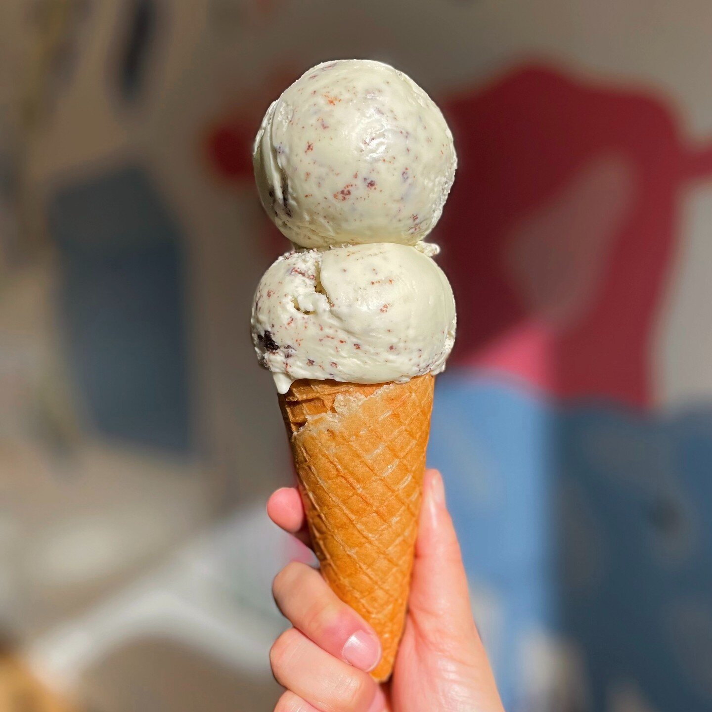 It's a beautiful day for some ice cream, come get yours before the rain comes. Our weekend flavors are below: 

Scoops:
Whole Vanilla Bean
Chocolate Chocolate Brownie
Cookies &amp; Cream
Cappuccino 
Oat Maple Pecan
Vegan Dark Chocolate 

Sandwiches:
