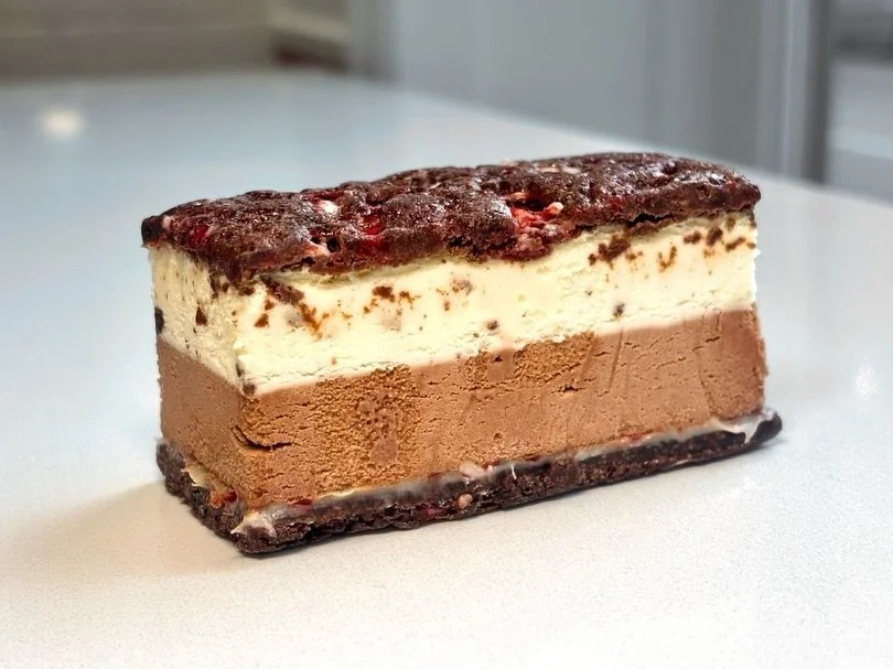 The Peppermint Cocoa Sandwich is back ❄️

Layers of peppermint ice cream, chocolate ice cream, white chocolate ganache, crushed peppermint candy, and dark chocolate cookies. A seasonal classic, here for the holidays.

📍 Weckerly&rsquo;s
#weckerlys #