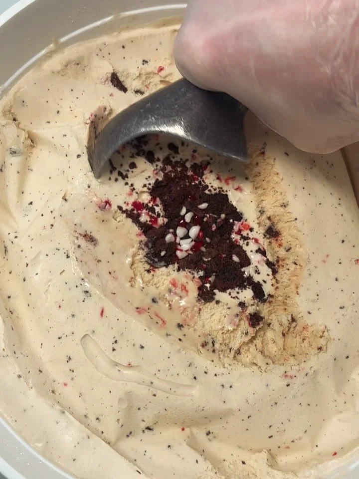 Its peppermint timeee ❄️

White chocolate peppermint brownie bit ice cream topped with white chocolate peppermint ganache and festive peppermint crunch.

📍 Weckerly&rsquo;s Rittenhouse

#weckerlys #phillyicecream #peppermintseason #phillyeats #holid