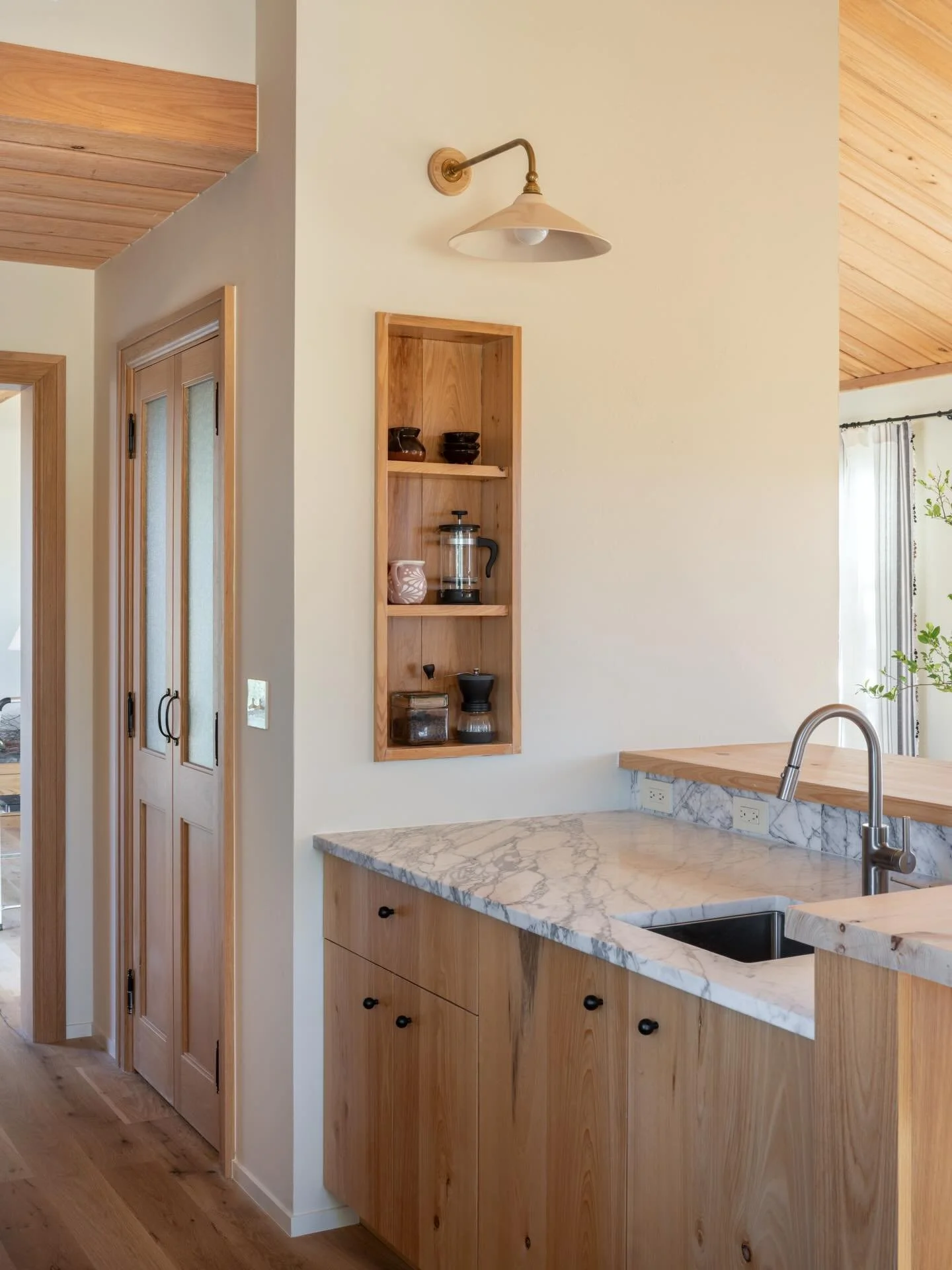 Cypress wood is the main ingredient in this hill country kitchen. The material is known for its soft grain and workability, easily machined and finished. We sourced the wood locally and used it in four different thicknesses and mill finishes: 

-wire