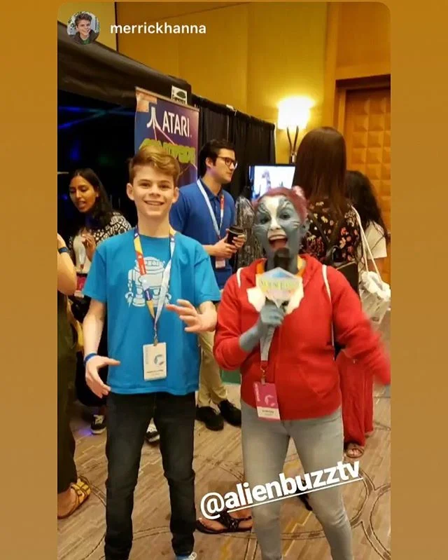 We got to meet and dance with  Merrick Hanna!! @merrickhanna 
#clamourcon #alienbuzz #alienbuzztv #clamour #youtuber #youtube #dance #robot #funstuffwithfizzy