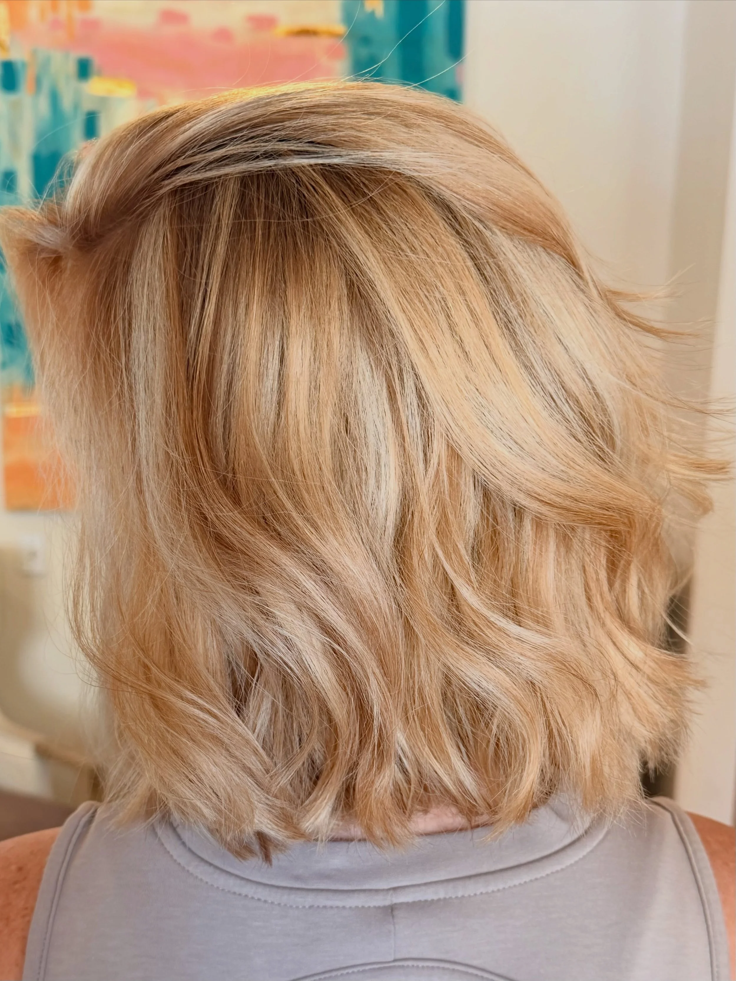 Just a little change. 
😏✂️
Okay&hellip; maybe more than a little&hellip;Fresh length, fresh layers, brighter blonde + a whole new shape. Swipe to see before + trusting the process. 
🎨 @styledbyheather 
💇&zwj;♀️ @rodneypinion 
#BeforeAndAfter #Hair