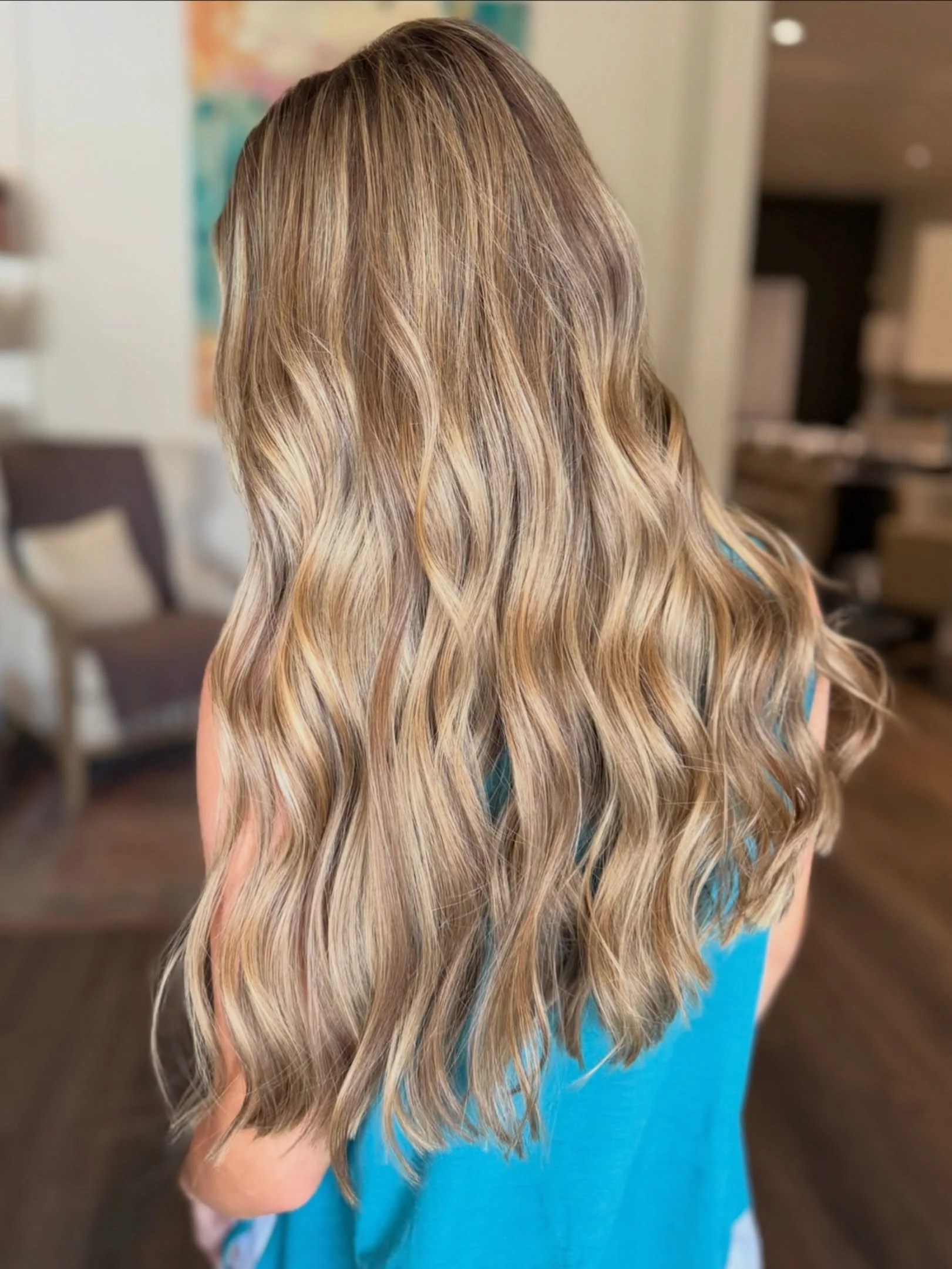 Dimensional, blended, and glowing from every angle ✨ This lived-in blonde is all about soft ribbons of brightness, natural depth, and an effortless grow-out. 
💛🎨 @hairbyjaz.xo 
#LivedInBlonde #DimensionalBlonde #BlondeBalayage #BlendedBlonde #LaRou