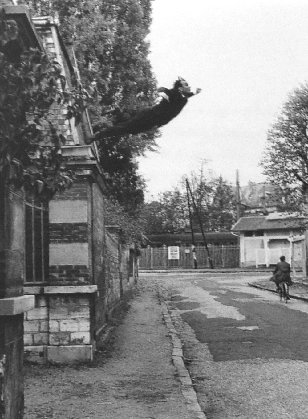 leap-into-the-void-yves-klein.jpg