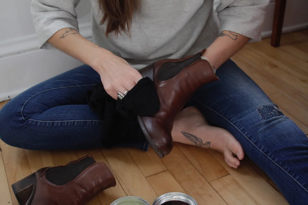 Outfit details: secondhand Frame denim with the knee mended by hand, rings from Mesala Jewelry, lambs wool sweater from Cede, boots from Gidigio