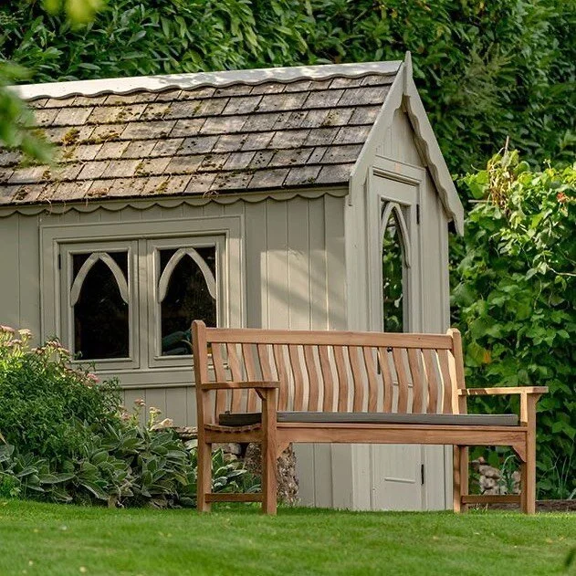 Idyllic garden room right there. The colour, the window shape, the roof. Total perfection 🍃

#gardendesign #garden #gardendesigner #gardendesigns #gardening #landscapedesign #landscapedesigner #landscapearchitecture #gardens #gardeninspiration #plan
