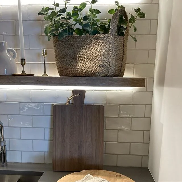Kitchen styling - I&rsquo;m still looking for the perfect olive oil bottle. Any suggestions or recommendations, please shout!! #countryliving #countrylife #interior_design #beautifulhomes  #beautifulkitchens #kitchenstyle #homedecor  #interiordesign 