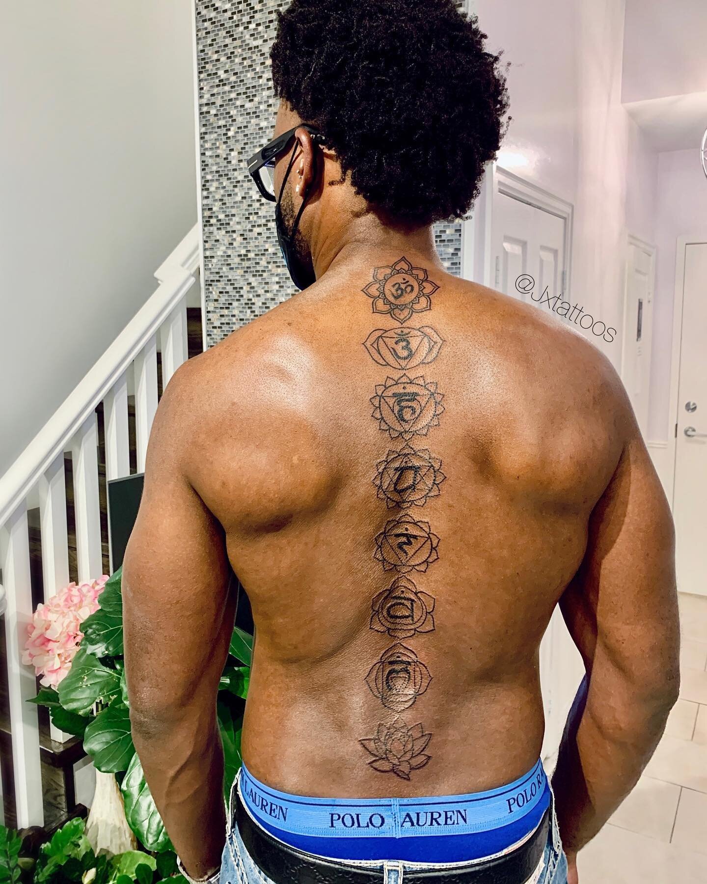 🌞7 Chakras with lotus flower done on our 6&rsquo; 8&rdquo; client. 🧘🏾&zwj;♂️ Thank you Edson! Definitely the tallest client we&rsquo;ve had so far. Should have been a basketball player!  _______________________________________________
Follow us @gwansoontattoos ✍🏼

_____________________________________
Follow us @gwansoontattoos ✍🏼
_____________________________________
☎️ 1-416-909-9055
📩 info@gwansoonleetattoo.com
🖥 www.gwansoonleetattoo.com
_____________________________________
.
.
.
.
.
#gwansoontattoos#tattooofinstagram#blackandgrey#tattooaddict#tattooartwork#tattoooftheday#tattoolife#tattoomodel#tattoostyle#skinart#tattooideas#tattooart#tattooworld#tattoolove#tattooinspiration#torontoart#torontoartist#mississauga#toronto#brampton#torontotattoo#mississaugatattoo#tatuaje#tattooidea#backtattoo#yoga#chakras#chakrastattoo#chakrasalignment