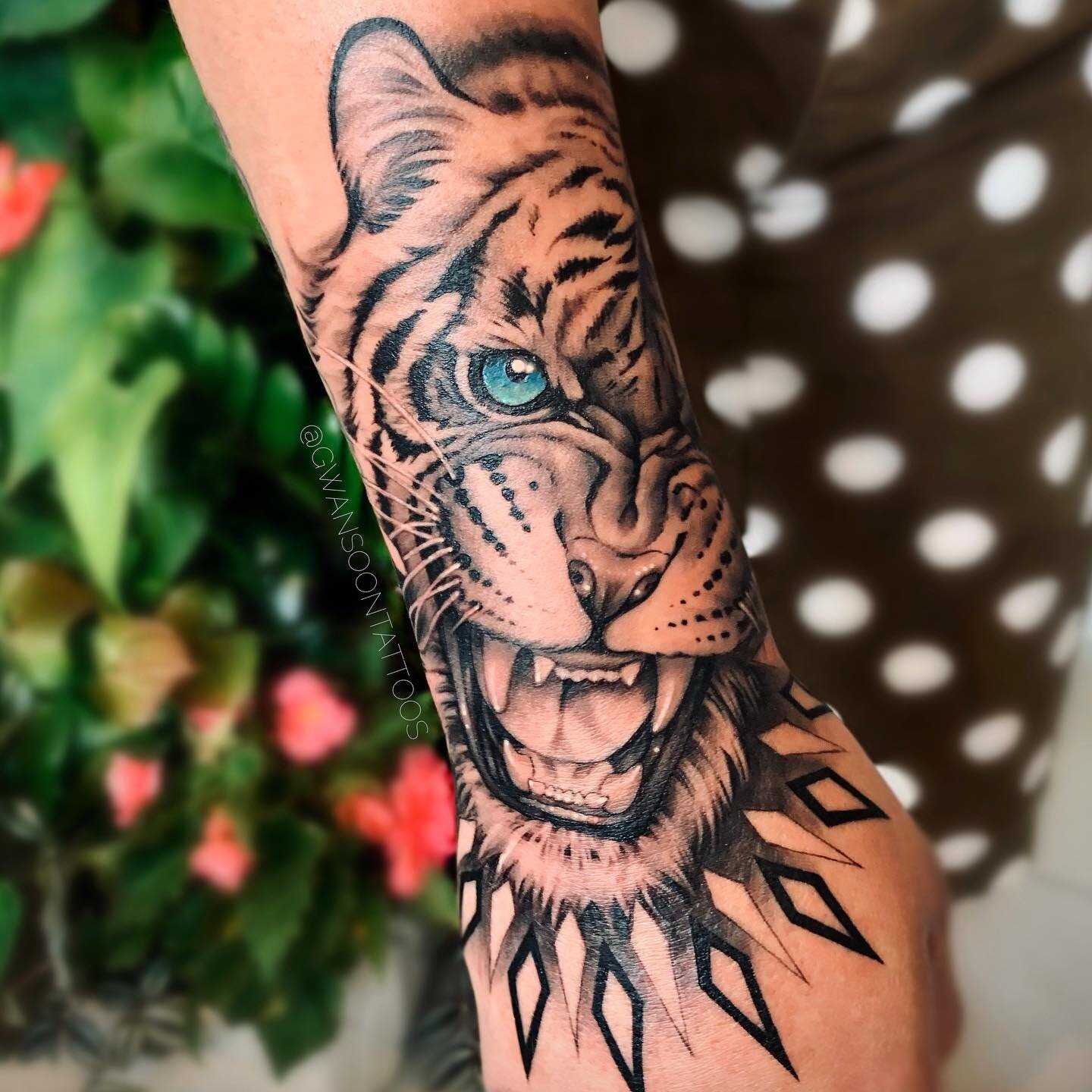 Tiger with geometric mandala tattoo on hand &amp; arm. Thanks Jimmy! 🙏🏼 _________________________________________________ 

Follow us @gwansoontattoos ✍🏼
_________________________________________________

☎️ 1-416-909-9055
📩 info@gwansoonleetatto