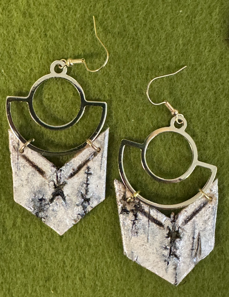 Golden bark arrow earrings