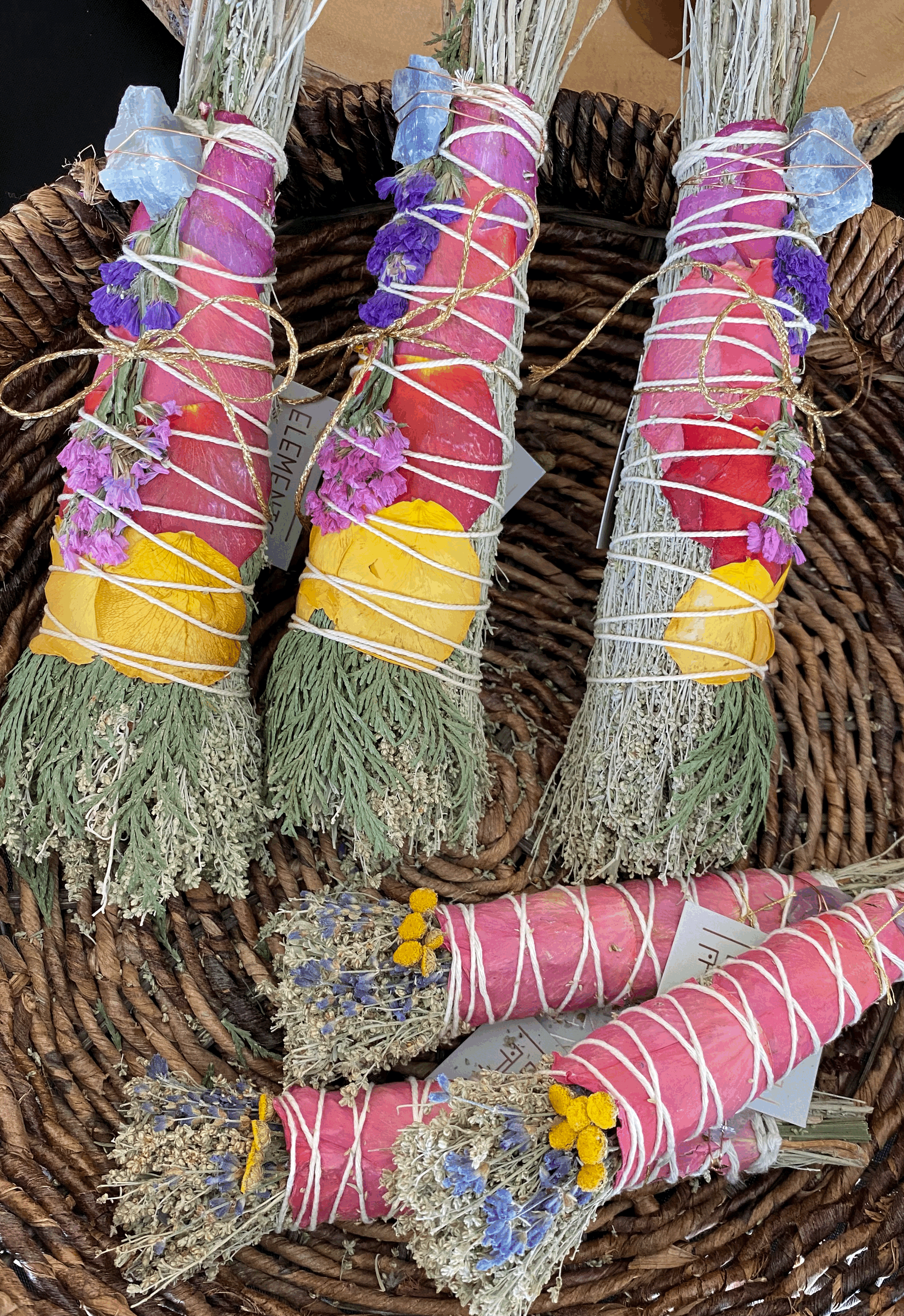 FLORAL SAGE BUNDLE WITH HEALING CRYSTAL