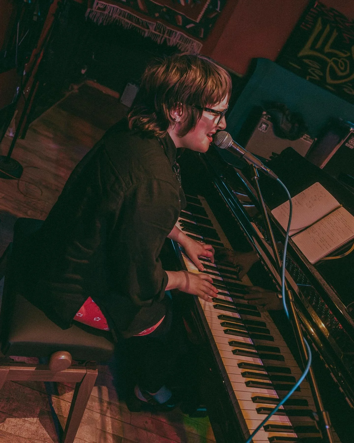 Thank you so much to @jsschaefers for having me this past weekend and to @zoehopperphoto for these beautiful pics! 🐞🔴❤️

See u next time 💫