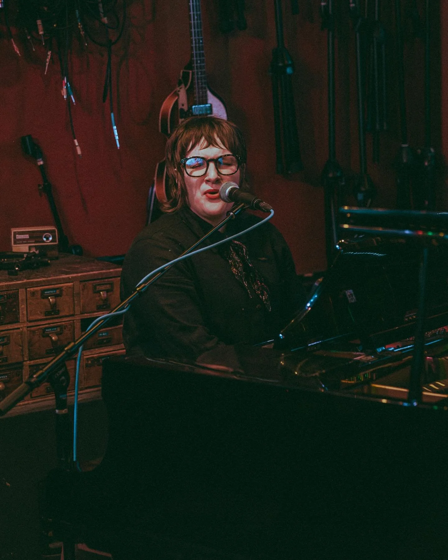 show alert ‼️ sweet songwriter set coming to a coffee shop near you. excited to join this group for an afternoon at @newleafespresso in Somerville! 4/26, suggested donation at the door ❤️

📸 - @zoehopperphoto