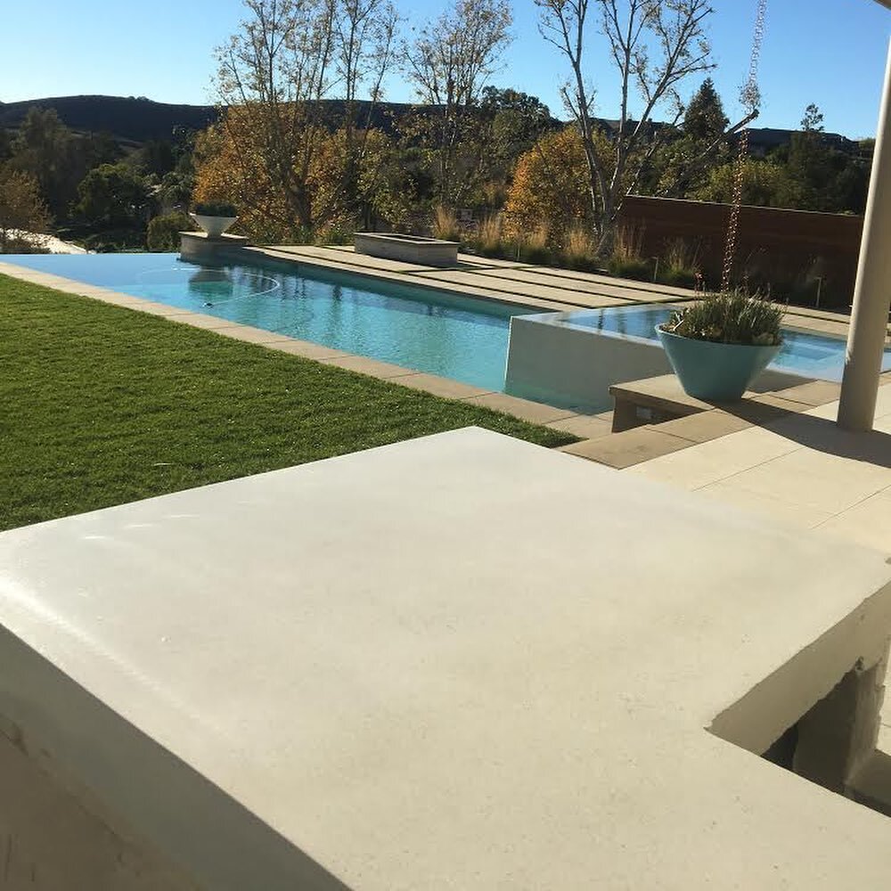 Polished concrete countertop and fire pit. 

.
.
.
.
.
.
#laconcreteworks #LACW #losangelesconcrete #concrete #customconcrete #architecturalconcrete #architecturalfinishes #concretedesign #decorativeconcrete 
#hardscape #architecturalhardscape #concr