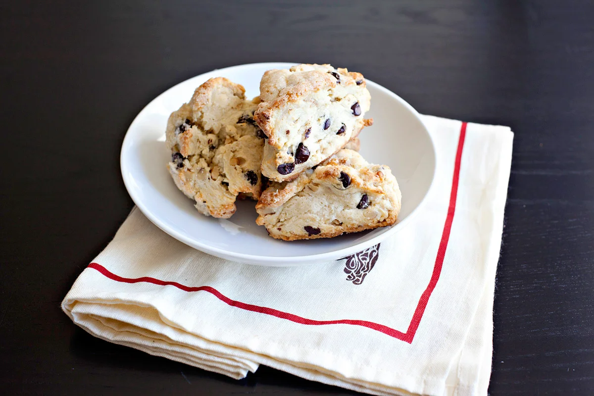 How to Shoot Products in Natural Light // Dallas Pastry Chef Abby Dumont of Pinch of Salt Pastries