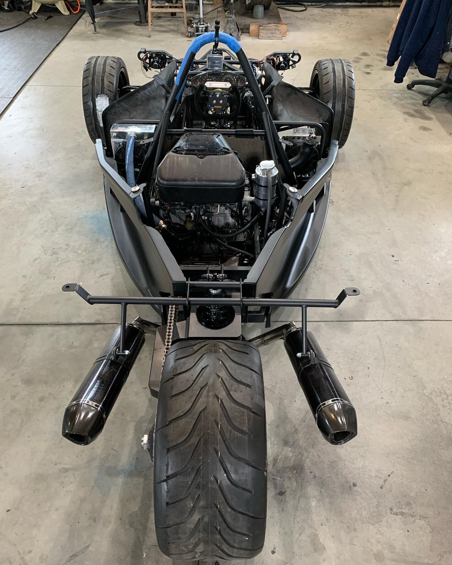 Throwback to April last year when we were in final assembly on the Corso California RT prototype!

Our custom billet single-sided swingarm allows fitment of a 305 tire outback on an automotive rim. 
&bull;
#corsoconcepts #corsocalifornia #corsocalifo