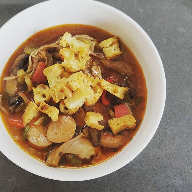 Plant based Gumbo from @fox_in_the_chamber in #Woodend. Verdict? Delicious with a gentle kick. The croutons add a great crunch. Yum!

#morevegmoreoften
#moreveglessmeat
#eatfortheplanet
#nomeat #nodairy
#macedonranges #macedonrangesnaturallycool