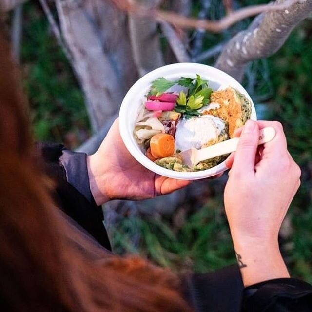 Who has been eating Oz's vegetarian and vegan middle eastern delights on Friday and Saturday nights at @woodside.food.and.co  in #Woodend?

#morevegmoreoften #eatfortheplanet #lessmeatmoreveg #macedonrangesnaturallycool #macedonranges