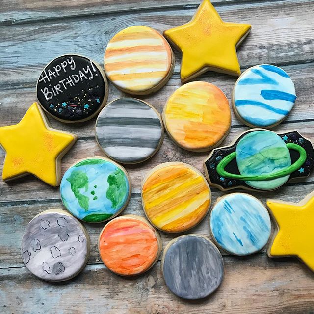 Happy birthday to a planet loving three year old! Such a fun theme! 🌎🌞⭐️🌖