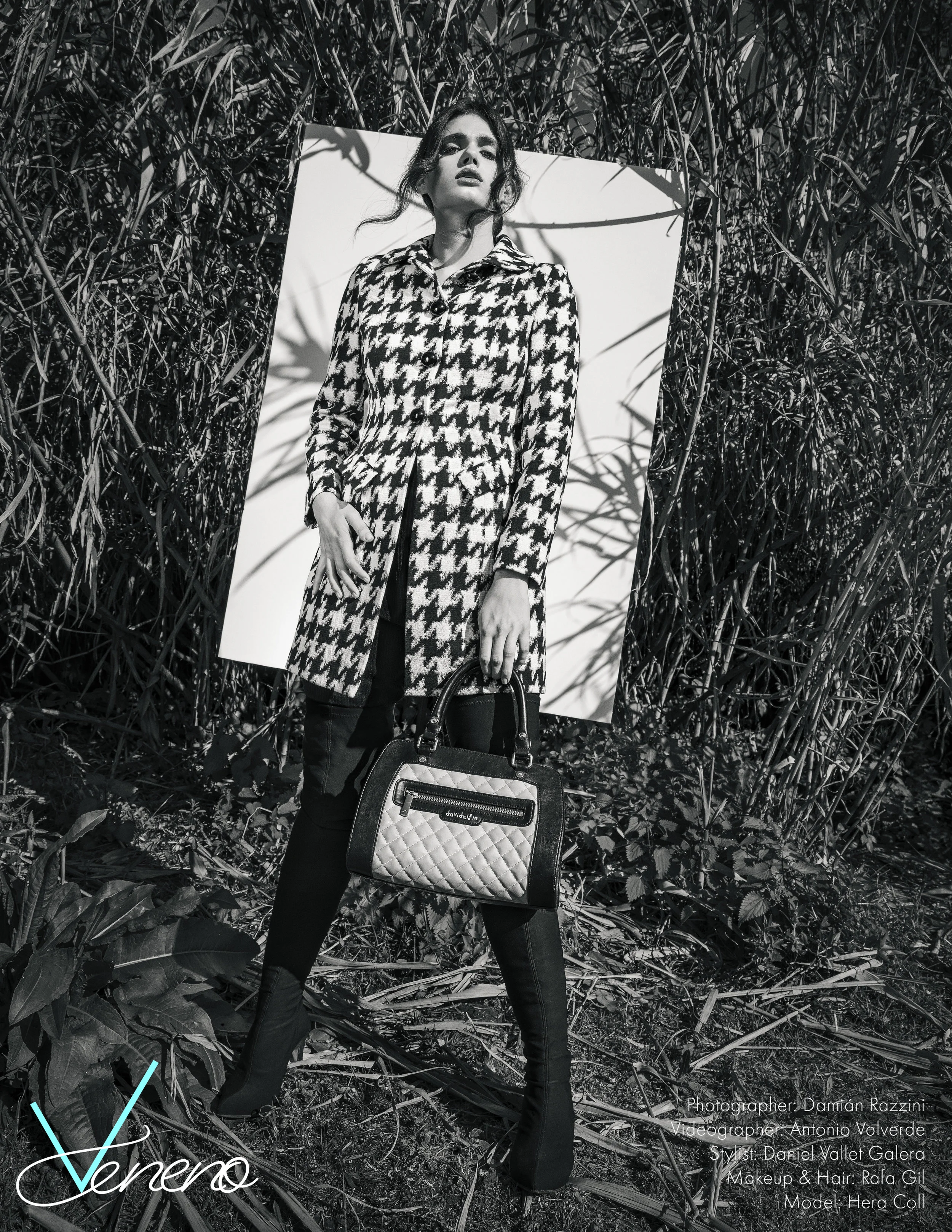 Houndstooth Coat: Madame Sui, Handbag: David Delfín, Boots: Guess