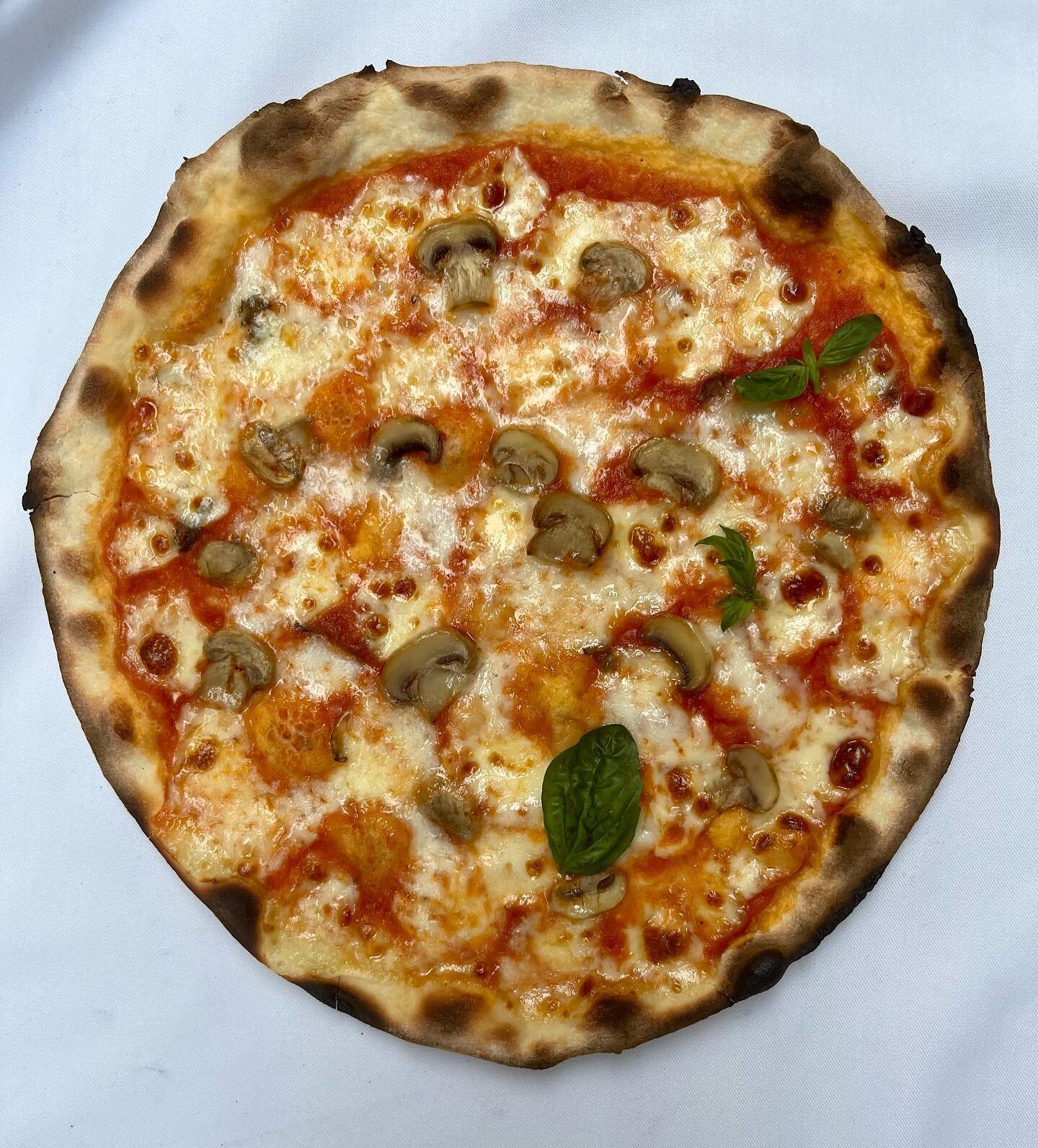 Thin crust sourdough pizzas 

Homeslice pizzas are twice as tasty and half as heavy Vs any other pizza , try us , you&rsquo;ll love it .

DiY pizzas | Baked pizzas | Pasta | Salad | Burrata 

✔️Thin crust artisan pizzas 
✔️Veg only 
✔️Jain &amp; Vega