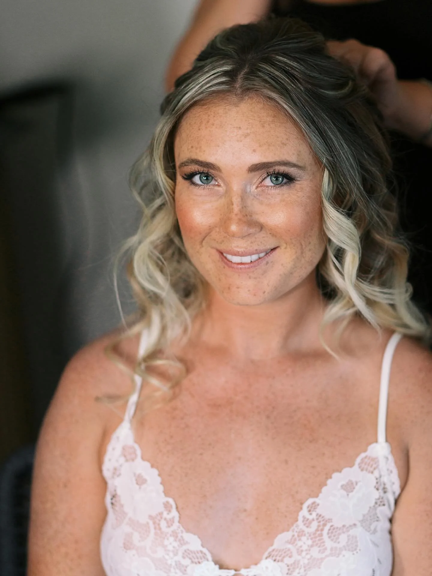 Having your hair and makeup done for your wedding day should always be a top priority 💋#bridalhairandmakeup #mauiwedding