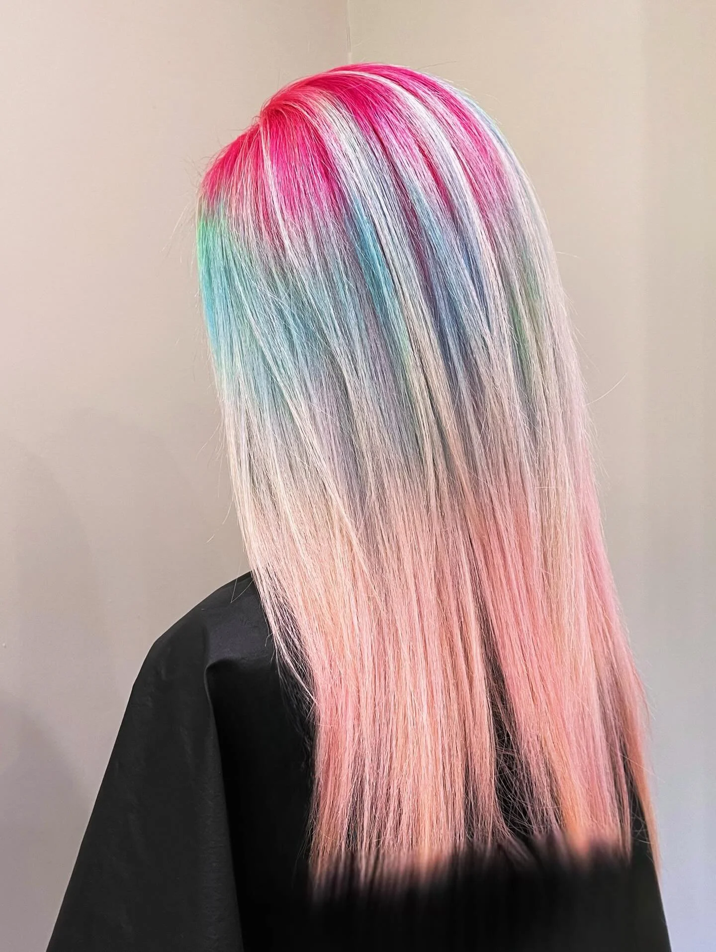 If you wanna make heads turn when you walk in the room you need to book an appointment at our salon with @jrose_beauty! 🩷🩵